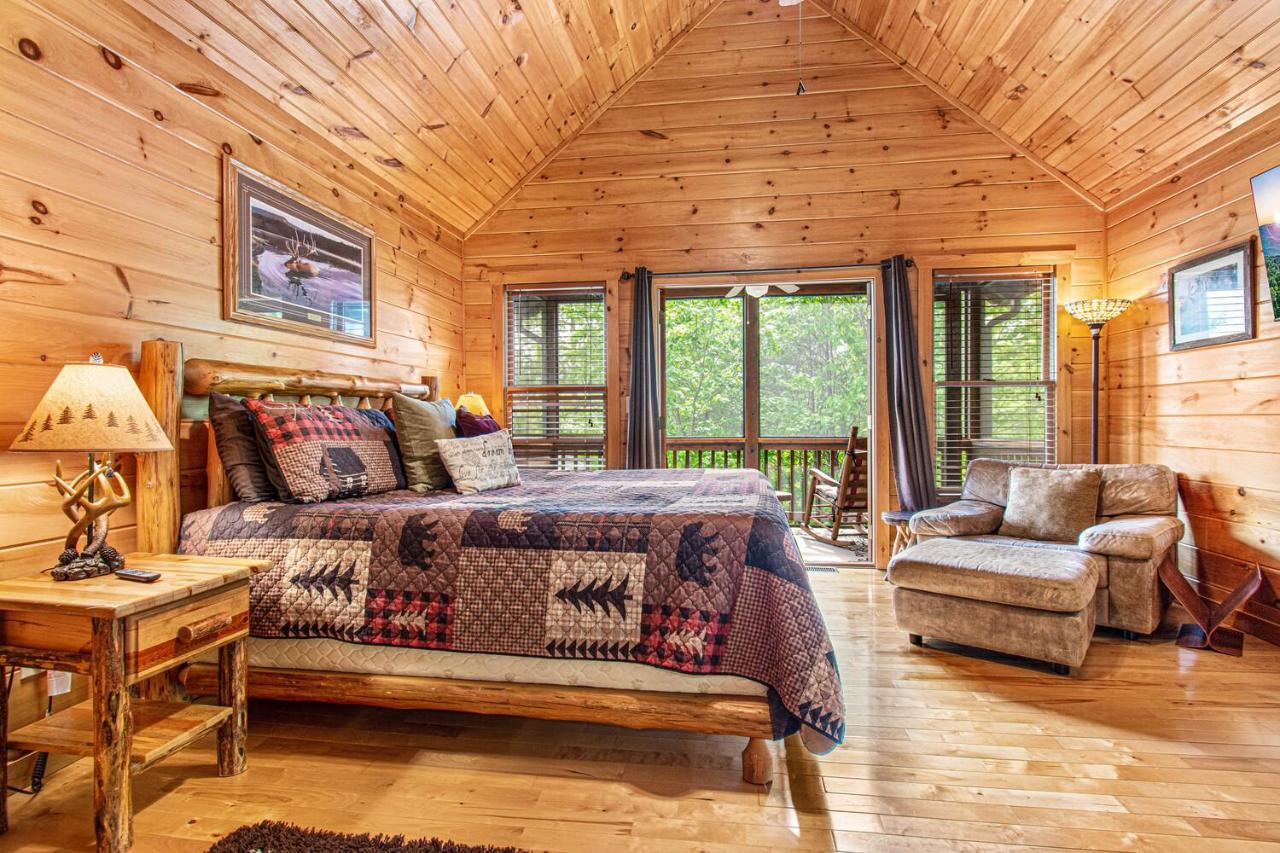 Incredible Views! - Pet Friendly - Aska Adventure Area - Bearfoot Bungalow 블루리지 외부 사진