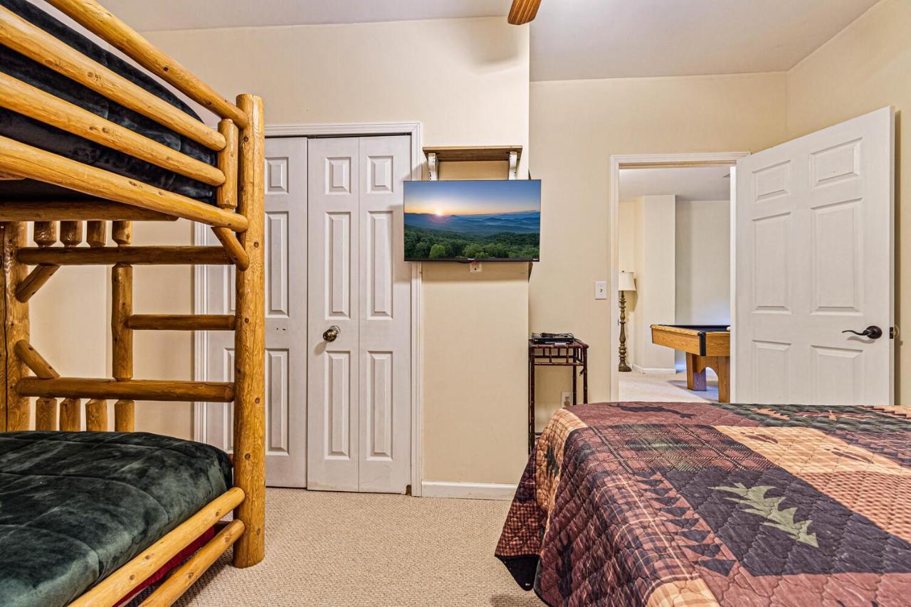Incredible Views! - Pet Friendly - Aska Adventure Area - Bearfoot Bungalow 블루리지 외부 사진